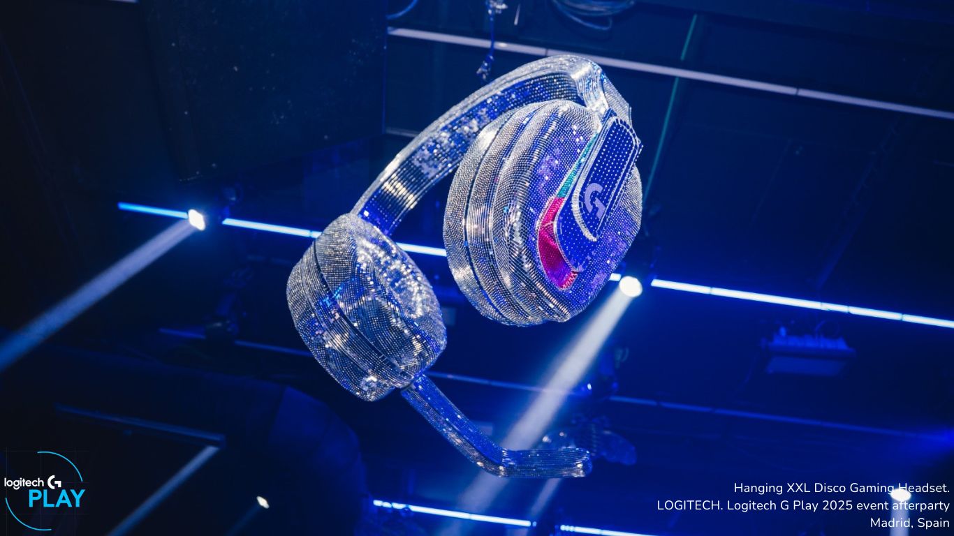 Disco Gaming Headset Logitech. Town Girl Disco. Sophie Lopez..jpg