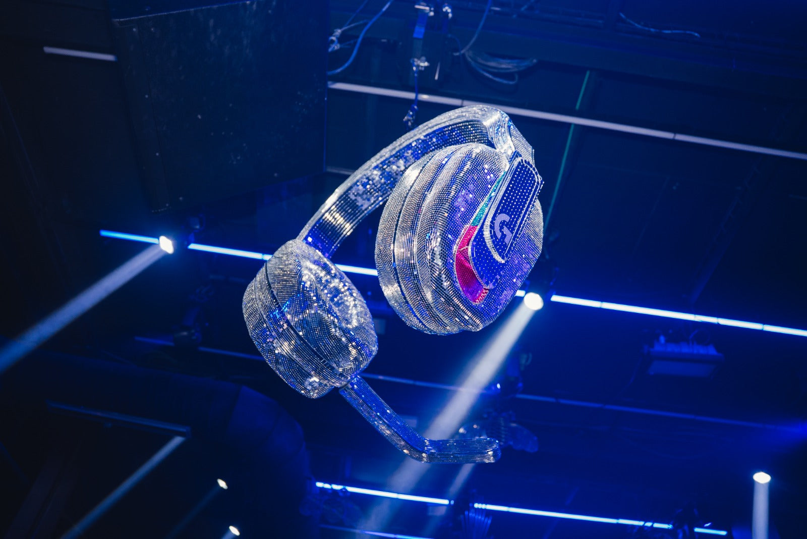 Logiplay Madrid Disco headphone sculpture 1. Town Girl Disco. Sophie Lopez.